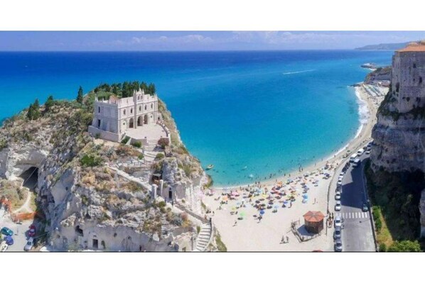 Sun loungers - Tropea elegant two-room apartment 2/4 people with POOL a few steps from the SEA (Santa Domenica)
