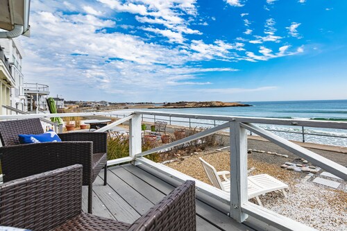 Oceanfront 4 BR/2 Bath Long Beach Vacation Home - Grill, Outdoor shower, AC