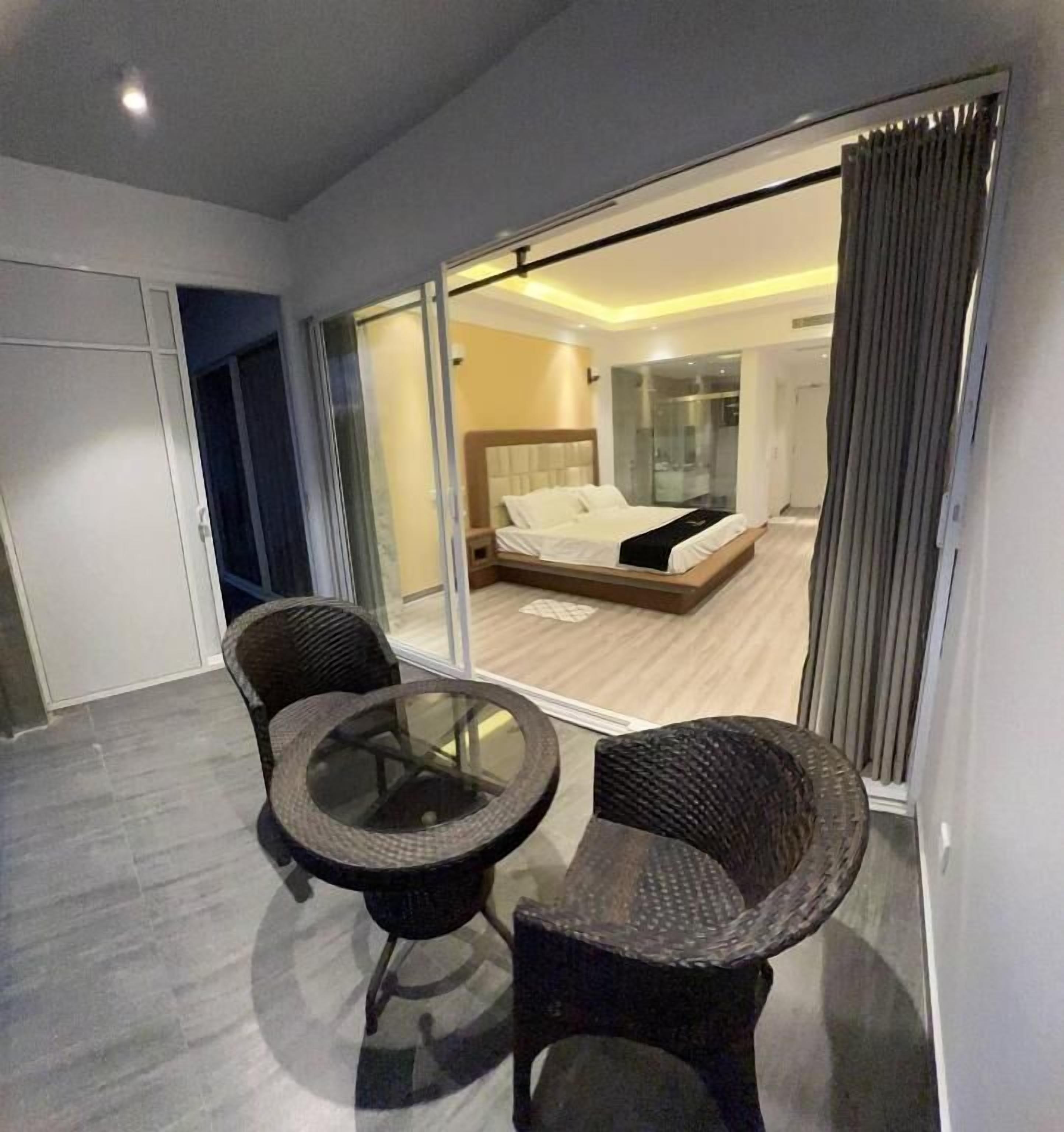 In-room safe, desk, blackout drapes, free WiFi