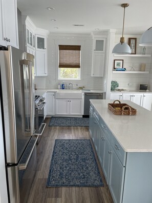 Fridge, microwave, oven, stovetop - Aqua Vista Atlantic — Luxury Coastal Living in Atlantic, NC Southern Outer Banks (Atlantic)