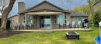 Cozy 3 bedroom fully furnished lake view house!
