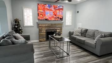 Smart TV, fireplace