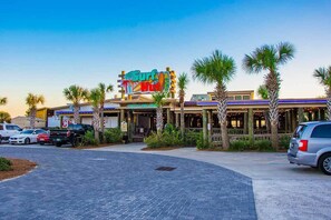 Property grounds - Beachside Escape – Ground Floor, Heated Pool & Hot Tub, Private Patio (Miramar Beach)