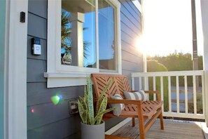 Terrace/patio - The Blue Ruby - nestled in Point Defiance (Tacoma)