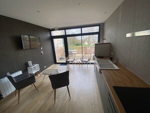 Panoramic Apartment | Egyptian cotton sheets, premium bedding, Select Comfort beds - Parc Beausejour Dieppe (Dieppe)