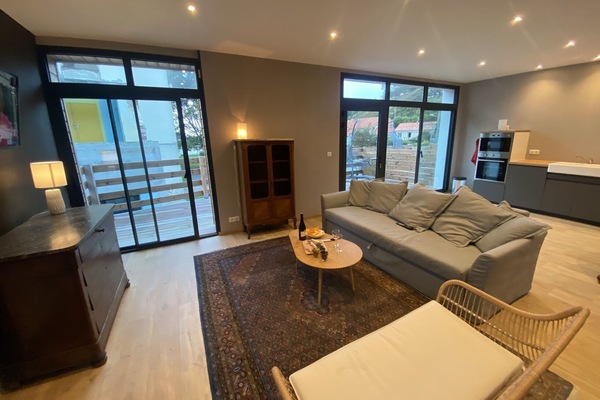 Grand appartement | Woonruimte | Een 50-inch ledtelevisie met satellietzenders en een televisie