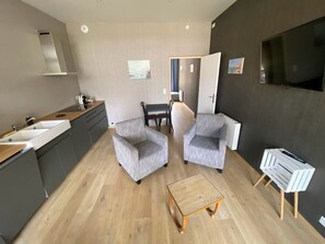 Comfort Apartment | 1 bedroom, Egyptian cotton sheets, premium bedding, Select Comfort beds