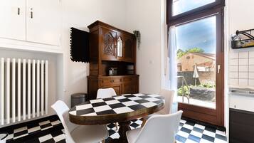 Appartamento | Cucina privata | Frigorifero, lavastoviglie, macchina per tè/caffè, bollitore elettrico