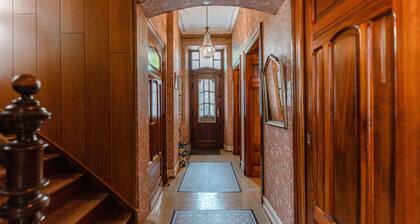 Baroque Style Townhome Garden Patio Prkg