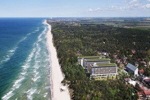 På stranden