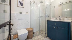 Dusche, Haartrockner, Handtücher
