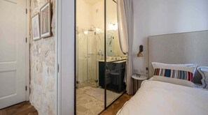 1 chambre, fer et planche à repasser, lit parapluie, Wi-Fi