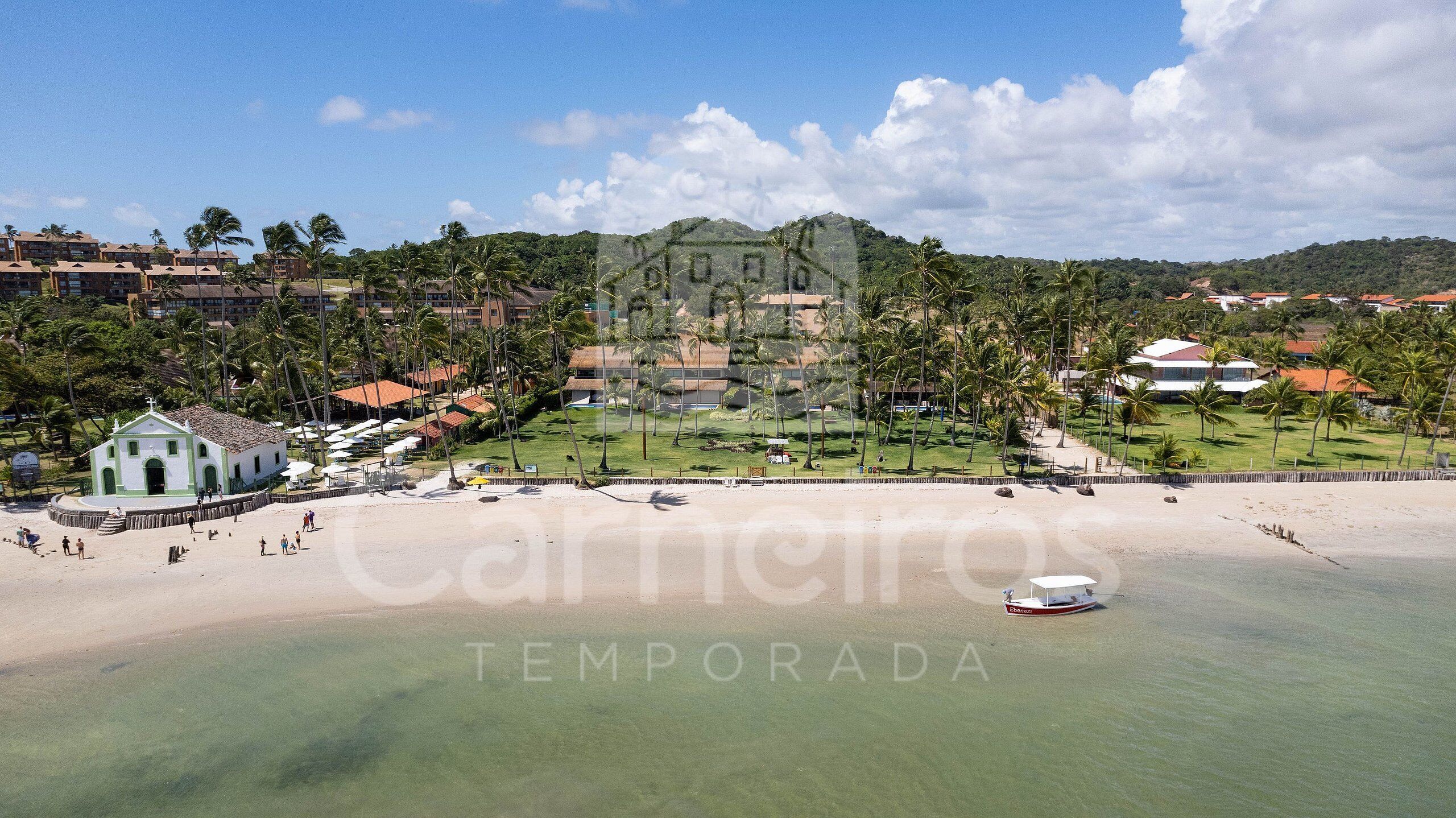 En la playa, arena blanca