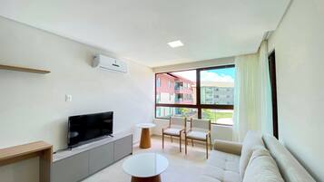 Family Apartment | Living room | 40-inch TV with satellite channels