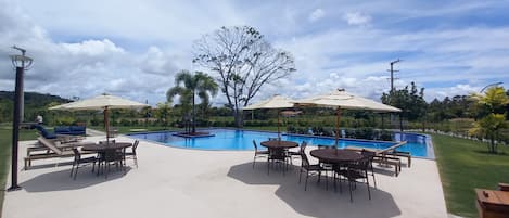 Piscine extérieure