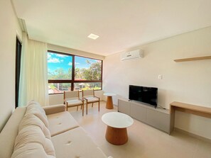 Family Apartment | Living room | 40-inch TV with satellite channels - Reserva dos Carneiros - Pé na areia (Tamandaré)