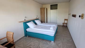 Basic-Doppelzimmer | Individuell dekoriert, individuell eingerichtet, Schreibtisch