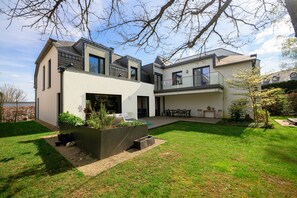 Front of property - Palatial home in-home Sauna Big Yard (Dippach)