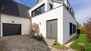 Property grounds - Palatial home in-home Sauna Big Yard (Dippach)