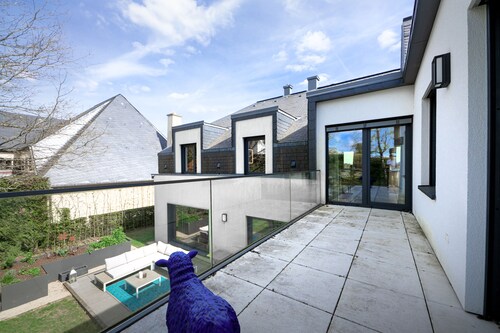 Palatial home in-home Sauna Big Yard