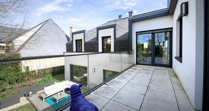 Palatial home in-home Sauna Big Yard