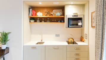 Cookware/dishes/utensils