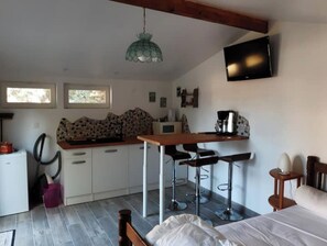 1 chambre, lit parapluie, Wi-Fi gratuit, draps fournis