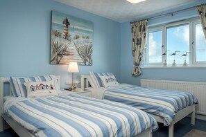 3 bedrooms, iron/ironing board, free WiFi, bed sheets - Sunset View - Three Bedroom Cottage, Sleeps 5 (Llanfairfechan)