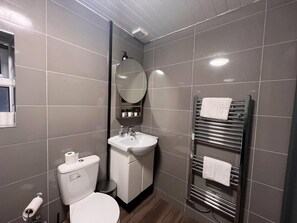Bathroom - 2bedroom Flat, Cardiff City, Principality Stadium (Cardiff)