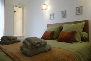2 chambres, fer et planche à repasser, lit parapluie, Wi-Fi gratuit