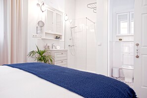 Suihku, hiustenkuivaaja, pyyhkeet