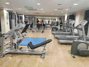 Fitness facility - River View 2 Bed with parking 5 mins walk to Excel (London)