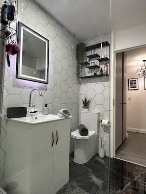 Bathroom - Remarkable 2-bed Apartment in Castlebar (Castlebar)