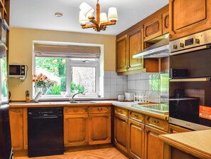 Dishwasher - 3 bedroom accommodation in Halsall, near Ormskirk (Halsall, near Ormskirk)