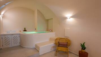 Romantic Cave Suite | 1 bedroom, Egyptian cotton sheets, premium bedding, Select Comfort beds