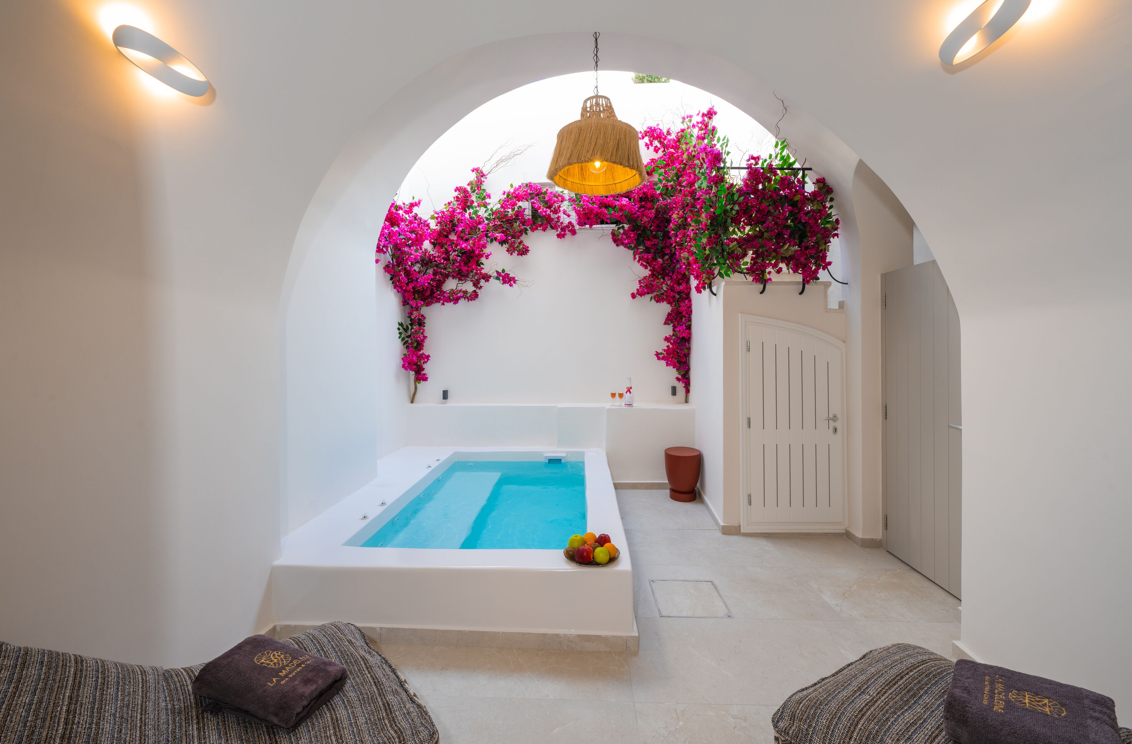 Traditional Cave Suite | Courtyard view
