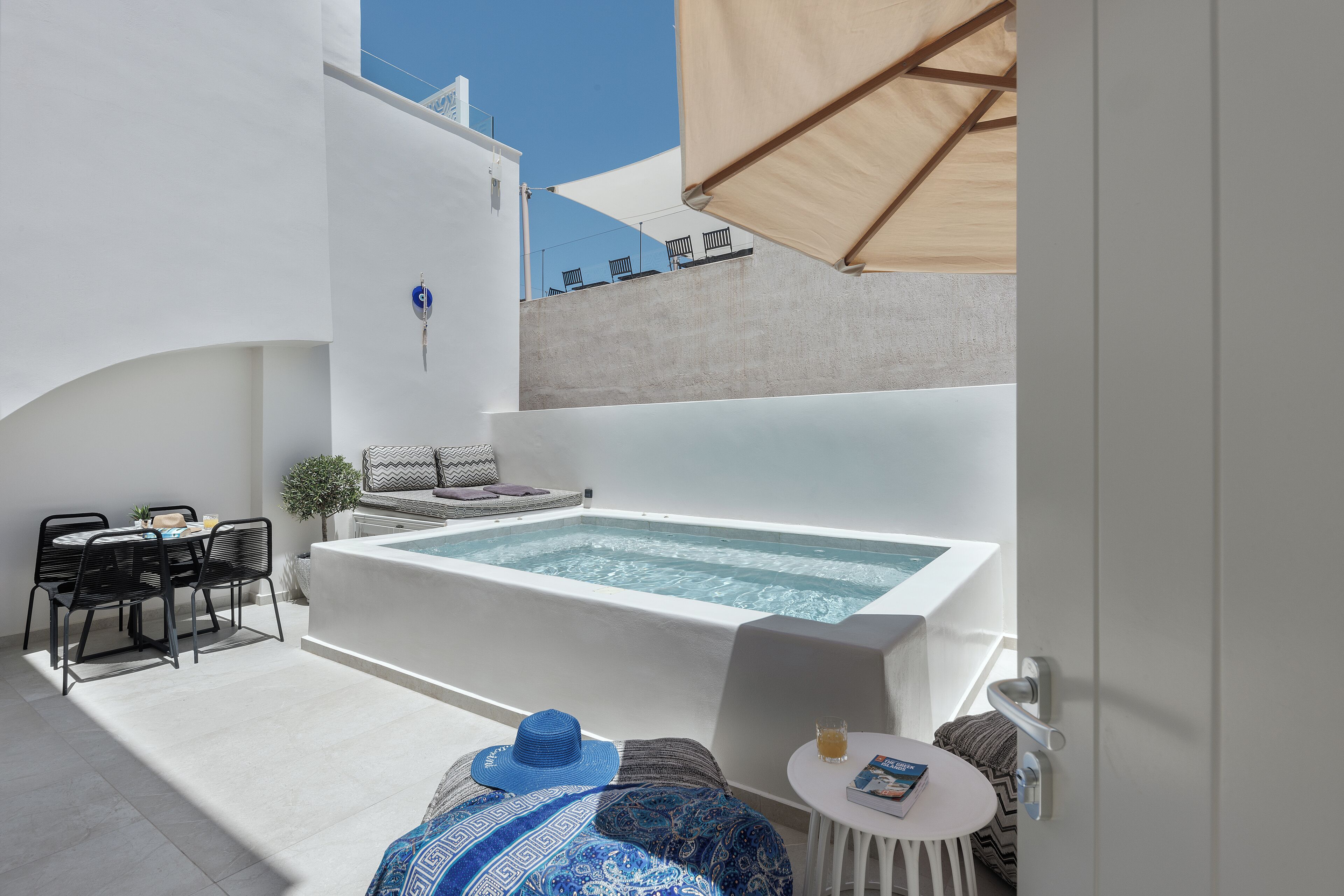 Egyptian cotton sheets, premium bedding, Select Comfort beds, minibar