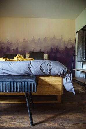 4 bedrooms, in-room safe, desk, iron/ironing board