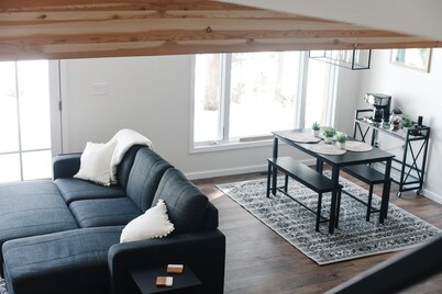 Newly Renovated Waterfront Cabin