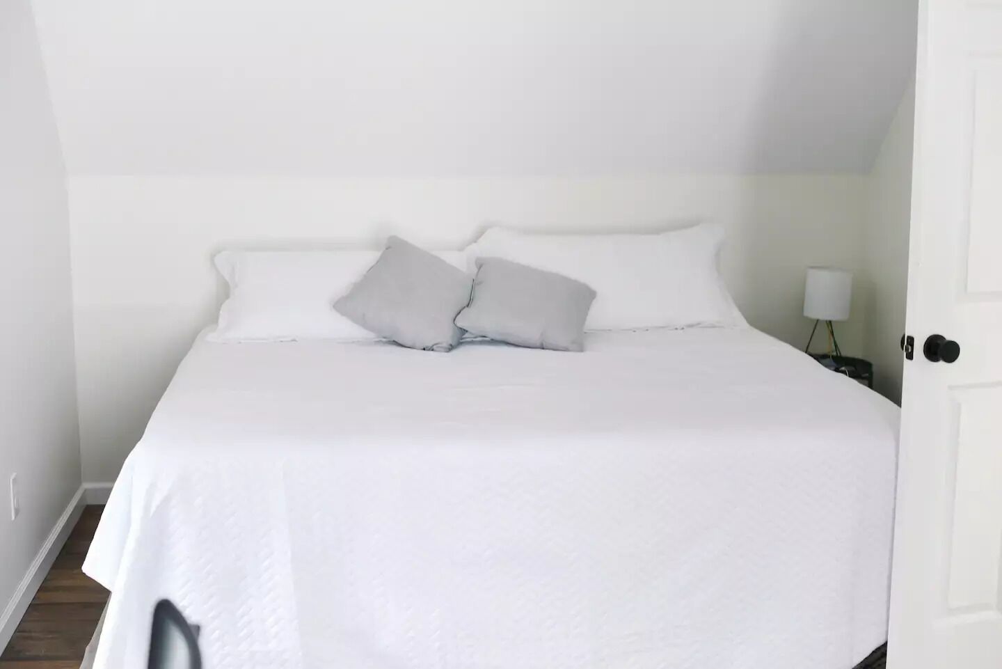 Newly Renovated Waterfront Cabin