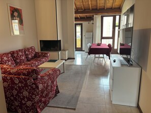 Condo | Living area | Flat-screen TV - VERONETTA 52 (Verona)