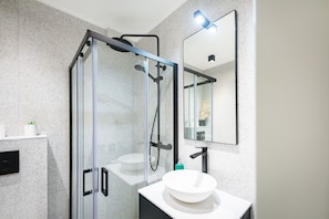 Bathroom - Ideal for any traveler 15min walk City (Luxembourg City)