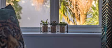 4 bedrooms, desk, iron/ironing board, travel crib