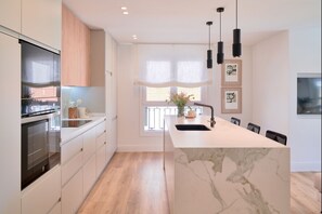 Fridge, microwave, oven, coffee/tea maker - iloftmalaga Plaza de las Flores Premium (Málaga)