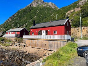 Cabin | Exterior