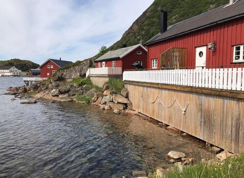 Rorbu 3-bed Fishermans Cabin in Straumsjoen
