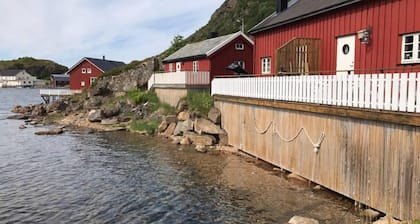 Rorbu 3-bed Fishermans Cabin in Straumsjoen