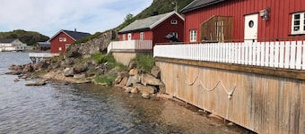 Rorbu 3-bed Fishermans Cabin in Straumsjoen