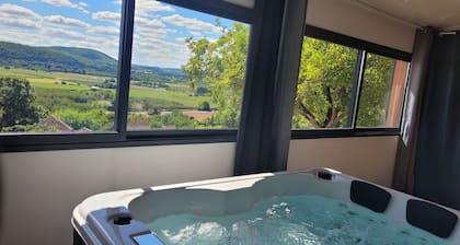 Gîte l'Hirondelle with private Spa