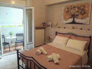 2 Schlafzimmer, Zimmersafe, Schreibtisch, Bügeleisen/Bügelbrett